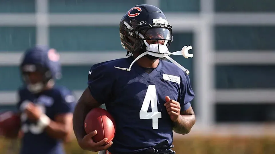 LAKE FOREST, ILLINOIS - JULY 29: D'Andre Swift #4 of the Chicago Bears runs drills during Chicago Bears Training Camp at Halas Hall on July 29, 2026 in Lake Forest, Illinois. (Photo by Geoff Stellfox/Getty Images)